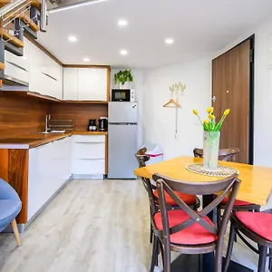 The Happy Loft Apartment